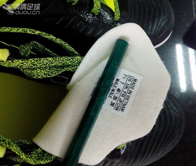 阿迪新系列15.2 TF上脚,那个X像不像特步呢