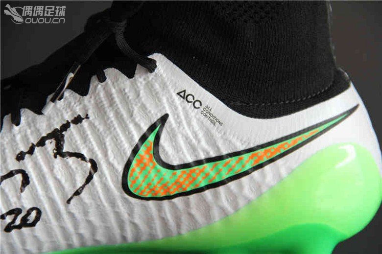 这个亲笔签名的鞋可以有么,呵呵