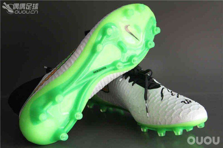 这个亲笔签名的鞋可以有么,呵呵