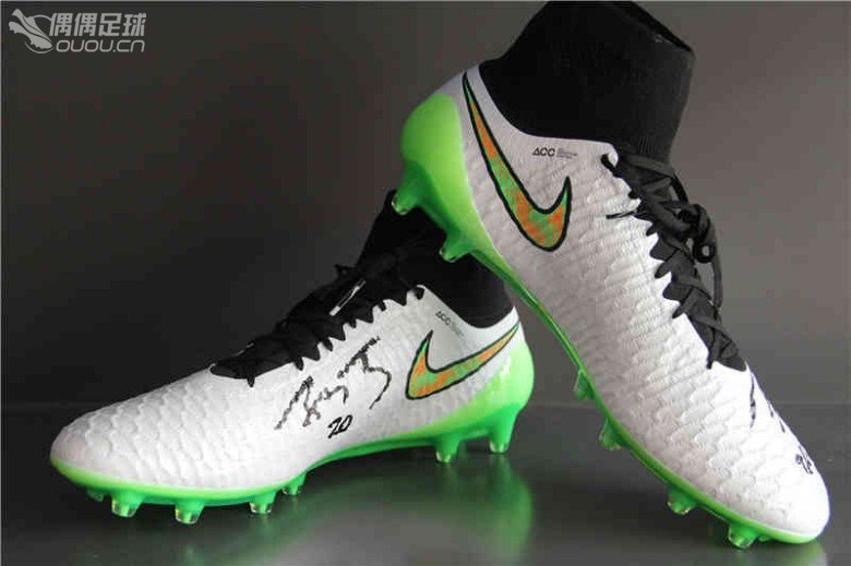 这个亲笔签名的鞋可以有么,呵呵