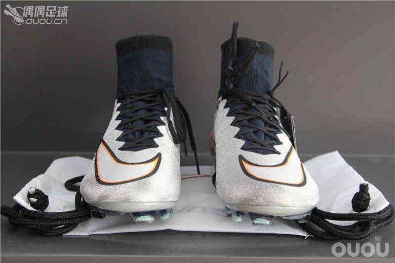 这颜色真心舍不得踢啊,太漂亮了,是不是?