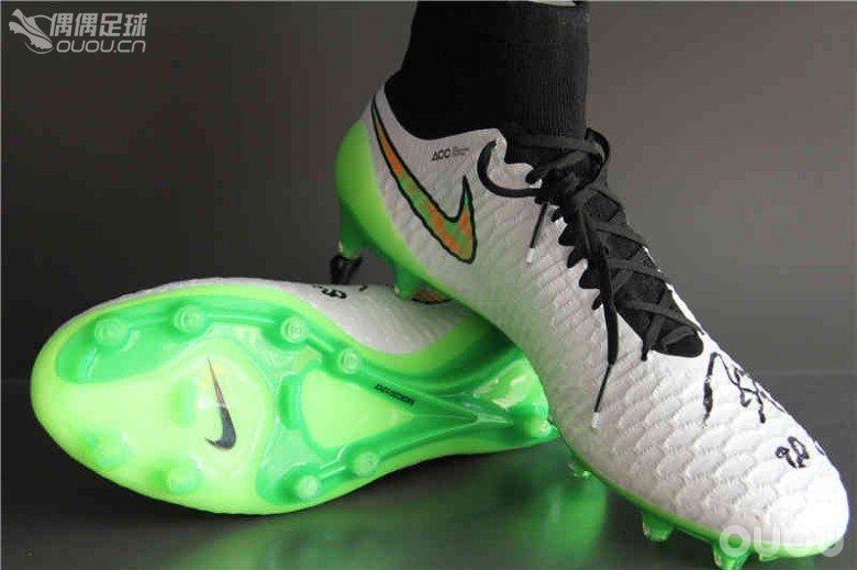 这个亲笔签名的鞋可以有么,呵呵