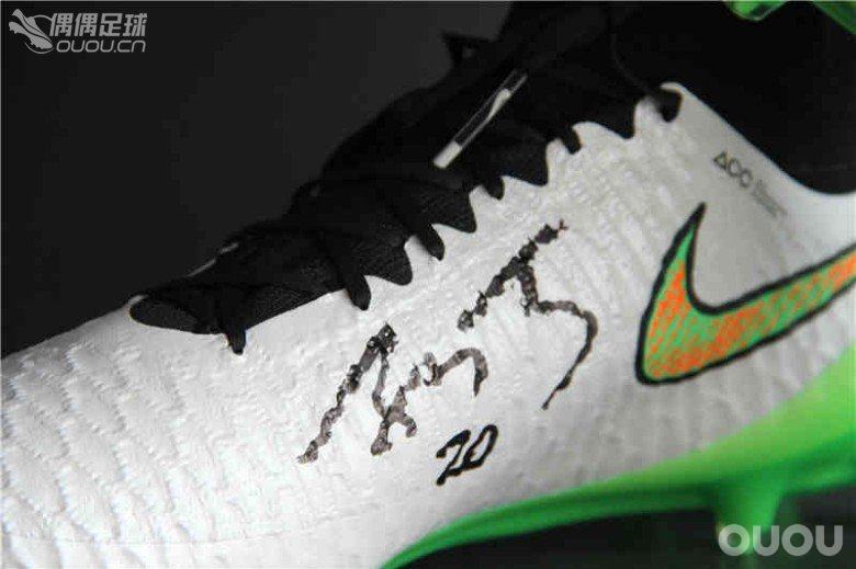 这个亲笔签名的鞋可以有么,呵呵