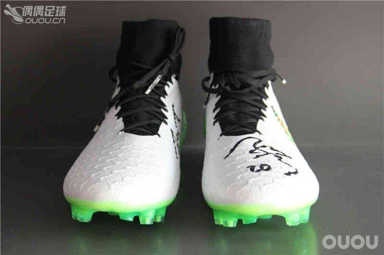 这个亲笔签名的鞋可以有么,呵呵