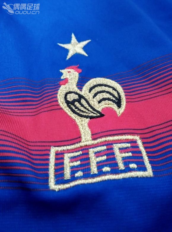 求鉴定2004法国队主场 领标被剪