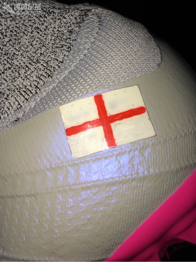 看到大家说这是id的我心里还是好高兴的 但是这双不是id的 只是普通的灰粉配色 只不过本人是英格 ..