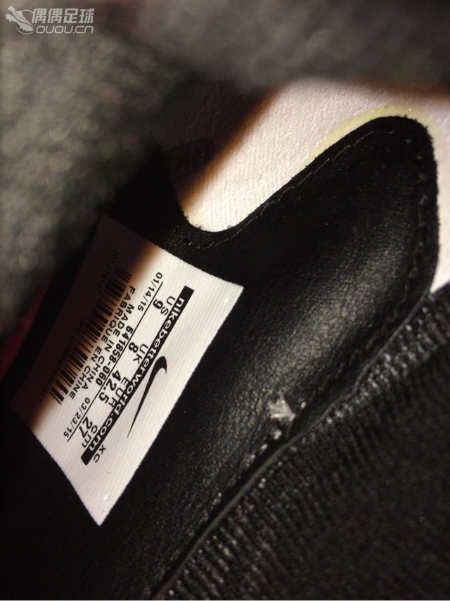 看到大家说这是id的我心里还是好高兴的 但是这双不是id的 只是普通的灰粉配色 只不过本人是英格 ..