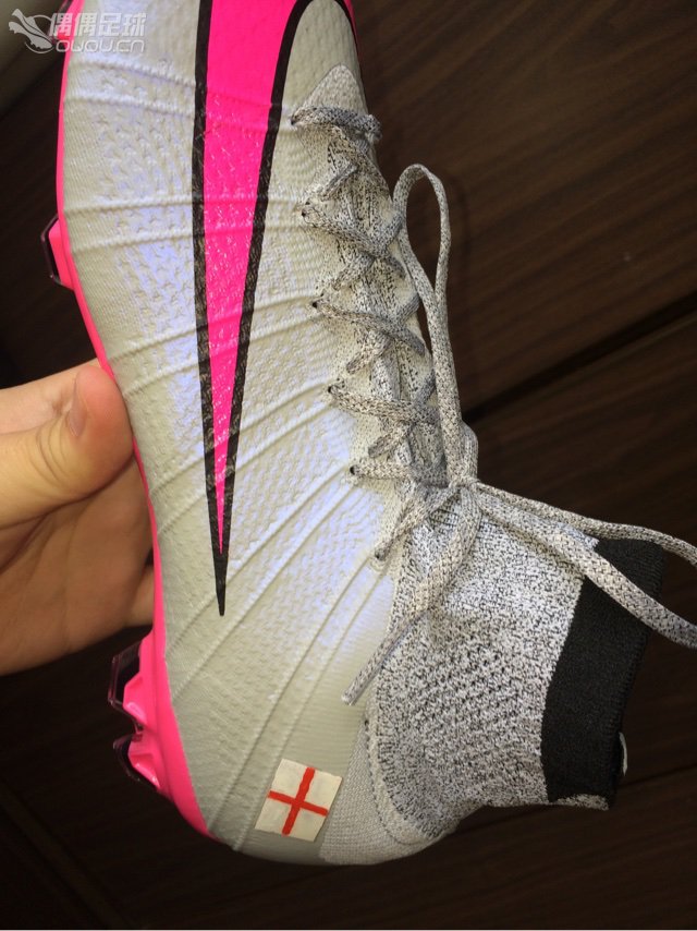 看到大家说这是id的我心里还是好高兴的 但是这双不是id的 只是普通的灰粉配色 只不过本人是英格 ..