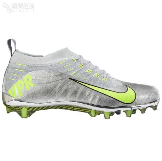 c罗定制的中低帮动态贴合鞋领是可以买到的哦,只不过他是一双橄榄球鞋…。