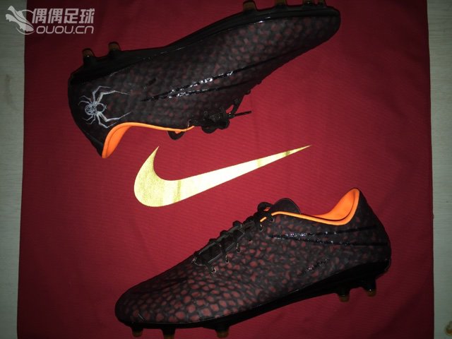 【NIKE HYPERVENOM TRANSFORM SE】图片赏析