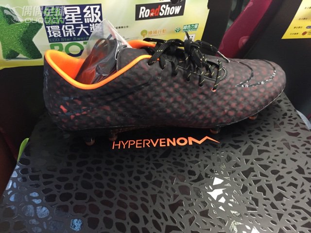 【NIKE HYPERVENOM TRANSFORM SE】图片赏析