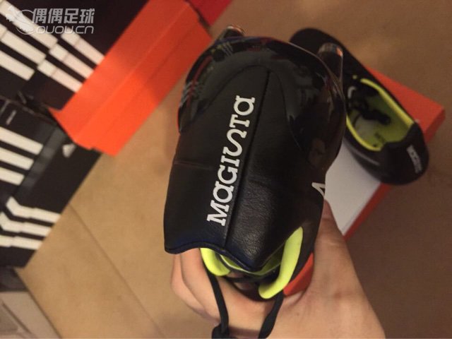 求鉴定,这双是正品吗?