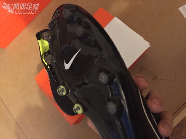 求鉴定,这双是正品吗?