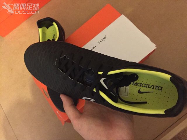 求鉴定,这双是正品吗?