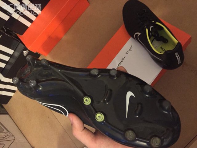 求鉴定,这双是正品吗?