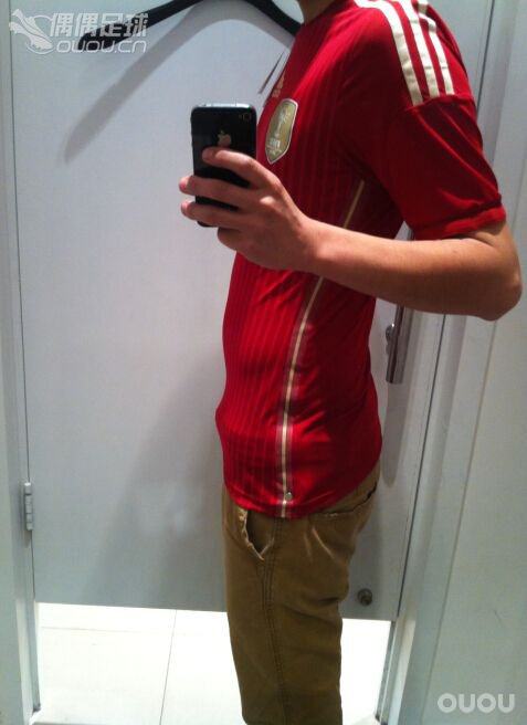 这是不是球员版的球衣呢??