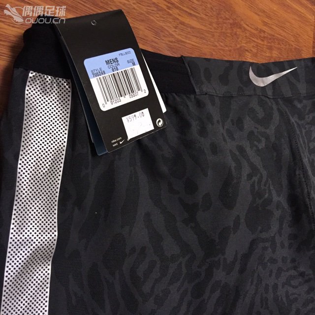 NIKE SELECT STRIKE PRINTED WOVEN 2 热粘合 3m反光 镭射激光透气孔 面料附带弹性 该有的都有了