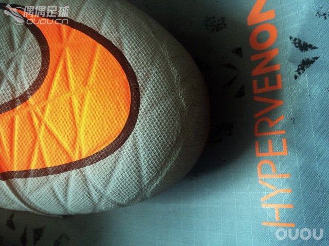 HYPERVERNOM PHANTOM II AG实战测评这双毒蜂II超顶是女友偷偷送我的礼物,所以格外珍惜。