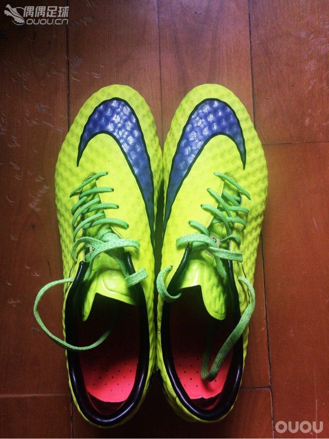 HYPERVERNOM PHANTOM II AG实战测评这双毒蜂II超顶是女友偷偷送我的礼物,所以格外珍惜。