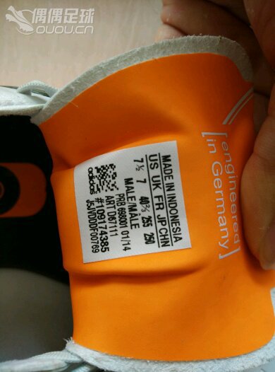 刚入手的一双日版猎鹰13hg顶级,因为从来没有在网上买过球鞋,所以不清楚到底是不是正品