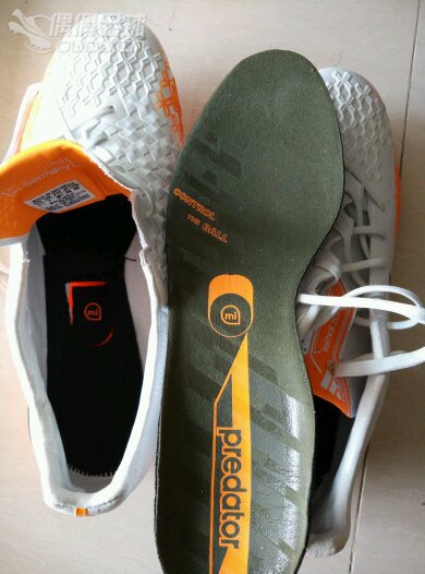 刚入手的一双日版猎鹰13hg顶级,因为从来没有在网上买过球鞋,所以不清楚到底是不是正品