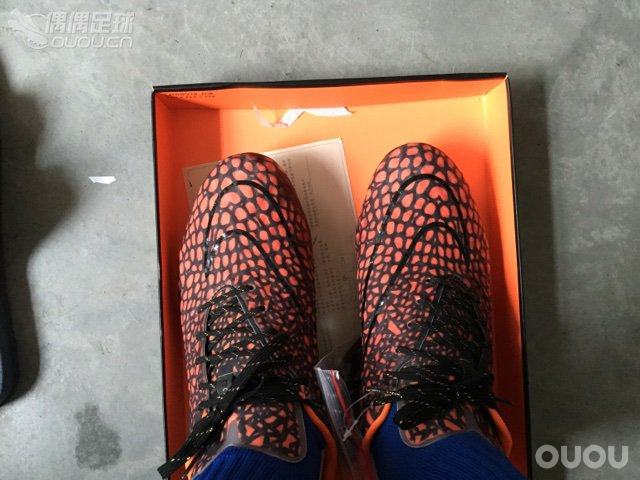 新人第一贴,纪念变色毒蜂入手。