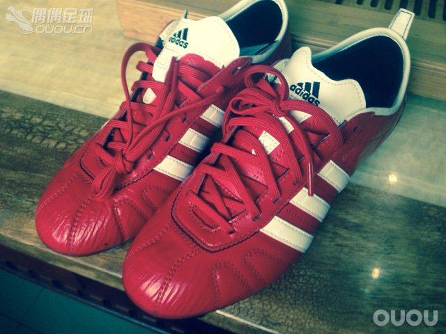 生日礼物2红色的卡卡4自己送自己的生日礼物这个鞋子鞋底感觉有弹性的 在地板上踩没感觉搁脚