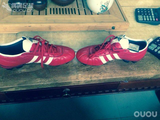 生日礼物2红色的卡卡4自己送自己的生日礼物这个鞋子鞋底感觉有弹性的 在地板上踩没感觉搁脚