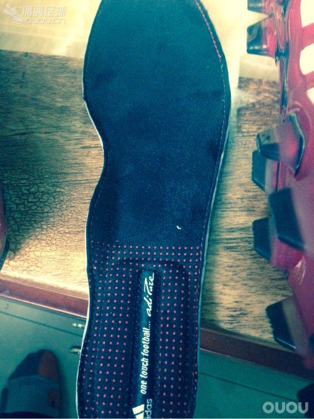 生日礼物2红色的卡卡4自己送自己的生日礼物这个鞋子鞋底感觉有弹性的 在地板上踩没感觉搁脚