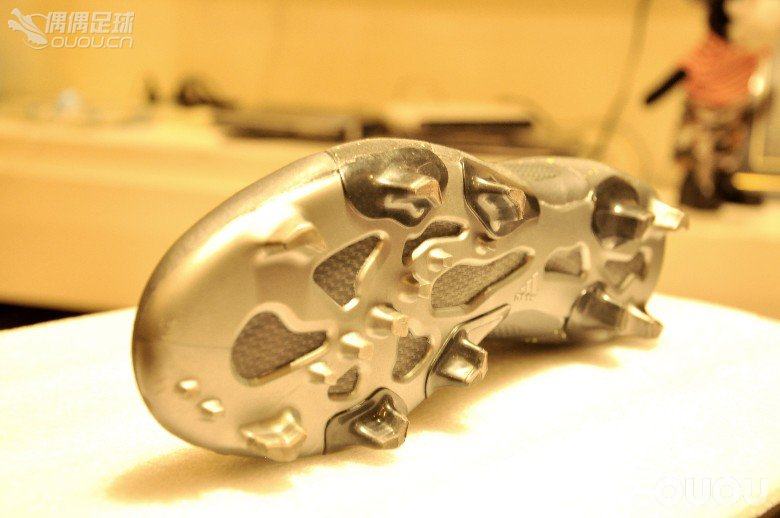 【偶偶第十五次草根接力实战评测】第三棒:颠覆—为新一代球员而生 测阿迪X15.1 FG