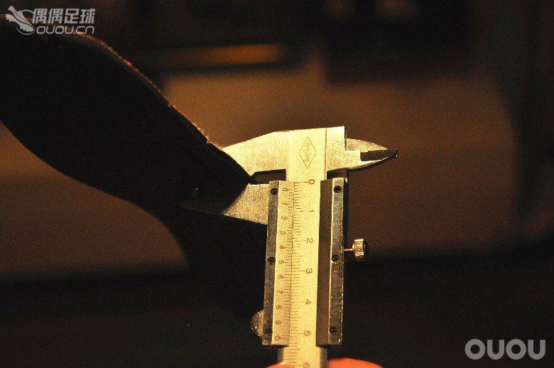 【偶偶第十五次草根接力实战评测】第三棒:颠覆—为新一代球员而生 测阿迪X15.1 FG