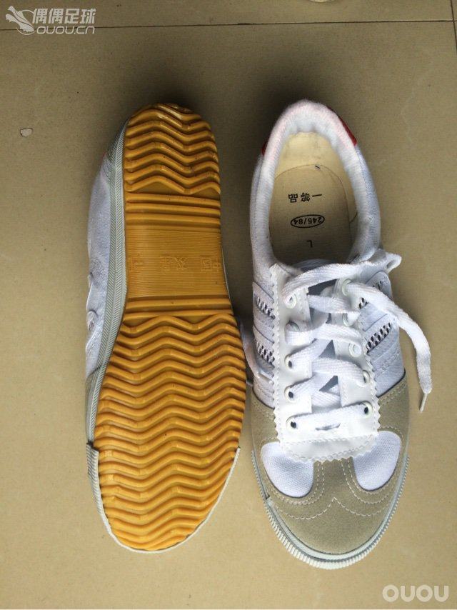 看厌了nike adidas puma和mizuno的各大评测。何不来看一看我们经典的国产货。
