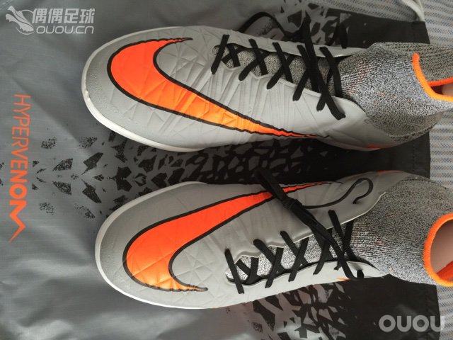 HYPERVENOMX PROXIMO TF开箱一直想入一双超顶tf,之前错过了鬼牌X,偶然发现了它,欧冠决赛夜果断入手。