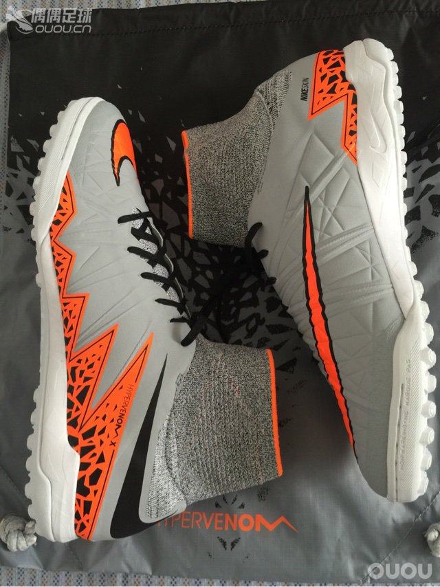 HYPERVENOMX PROXIMO TF开箱一直想入一双超顶tf,之前错过了鬼牌X,偶然发现了它,欧冠决赛夜果断入手。