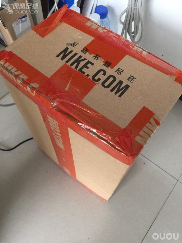 HYPERVENOMX PROXIMO TF开箱一直想入一双超顶tf,之前错过了鬼牌X,偶然发现了它,欧冠决赛夜果断入手。