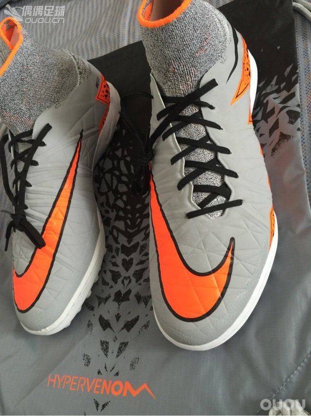 HYPERVENOMX PROXIMO TF开箱一直想入一双超顶tf,之前错过了鬼牌X,偶然发现了它,欧冠决赛夜果断入手。