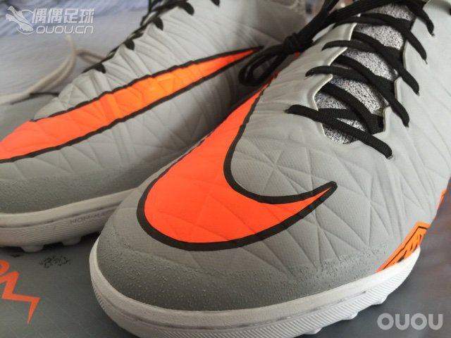 HYPERVENOMX PROXIMO TF开箱一直想入一双超顶tf,之前错过了鬼牌X,偶然发现了它,欧冠决赛夜果断入手。