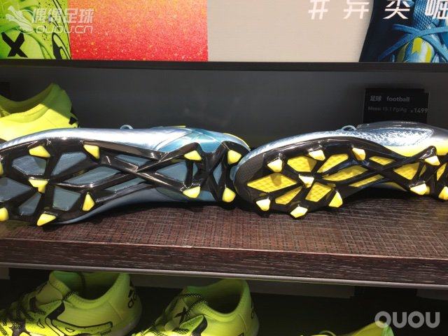 今天去城里,终于见到阿迪ACE和X的新款AG钉了!和我的红龙一样的钉,貌似没有改进!另有新款梅西!