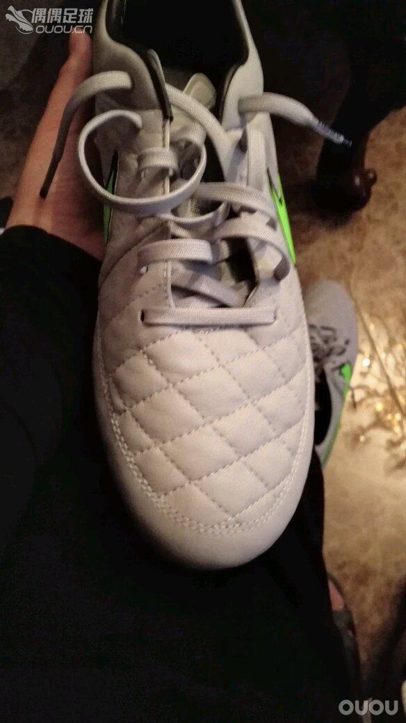 今天试了下这个鞋感觉还是挺舒服的,所以我觉得这个鞋比刺客是更加的适合我们东亚人的脚。