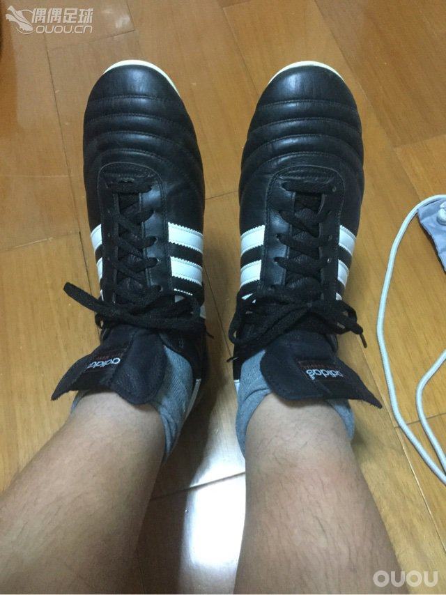 新鞋两双在英国买的copa mundial(那时刚好打折,花了我89英镑)和在广州耐克旗舰店买的毒蜂tf。