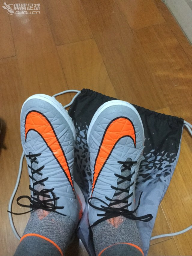 新鞋两双在英国买的copa mundial(那时刚好打折,花了我89英镑)和在广州耐克旗舰店买的毒蜂tf。