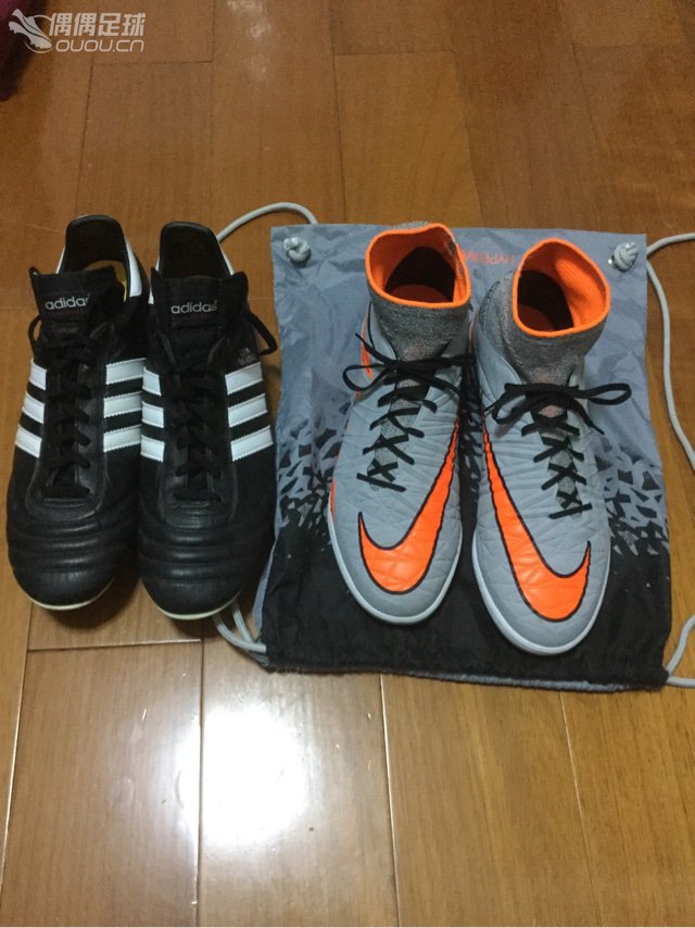 新鞋两双在英国买的copa mundial(那时刚好打折,花了我89英镑)和在广州耐克旗舰店买的毒蜂tf。