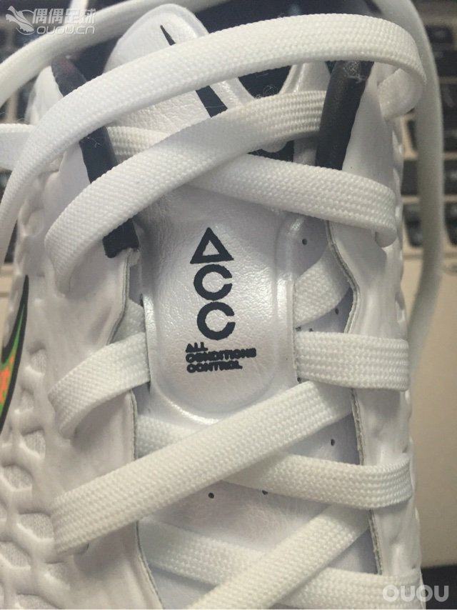 求教 字体模糊 是正品吗?