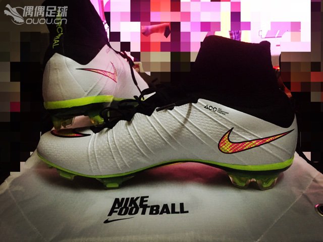 Nike Mercurial Superfly FG刺客10圣诞白配色,尺码42.5  球鞋评测
