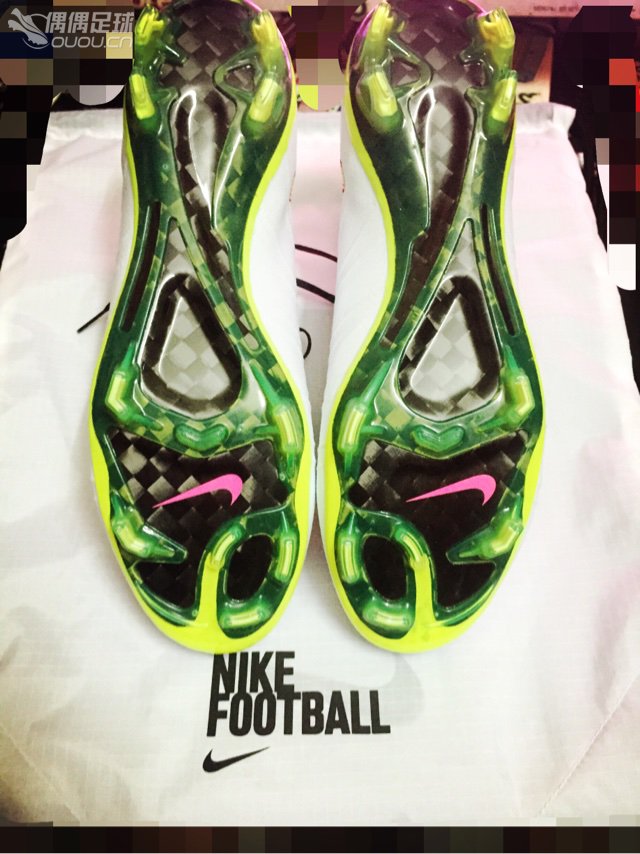 Nike Mercurial Superfly FG刺客10圣诞白配色,尺码42.5  球鞋评测