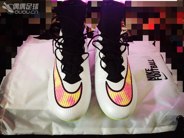 Nike Mercurial Superfly FG刺客10圣诞白配色,尺码42.5  球鞋评测