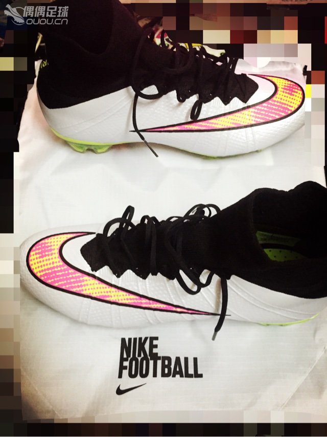 Nike Mercurial Superfly FG刺客10圣诞白配色,尺码42.5  球鞋评测