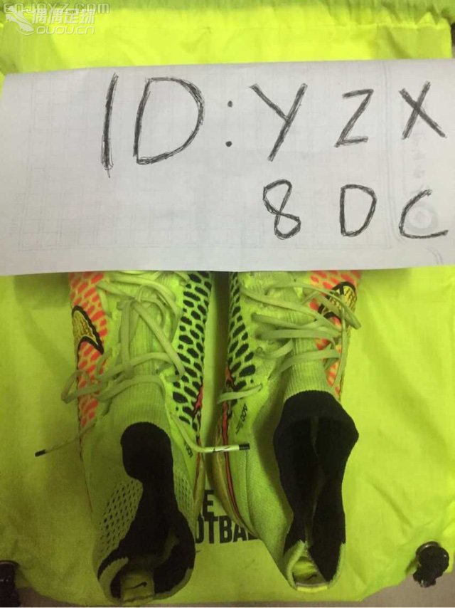 Nike Mercurial Superfly FG刺客10圣诞白配色,尺码42.5  球鞋评测