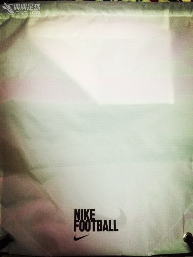 Nike Mercurial Superfly FG刺客10圣诞白配色,尺码42.5  球鞋评测