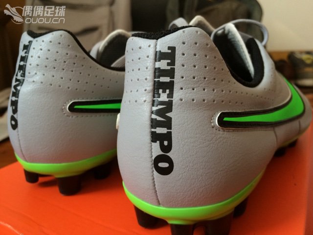 学生党,省吃俭用终于入手新配色传奇五乞丐版,感觉是最好看的配色惹!